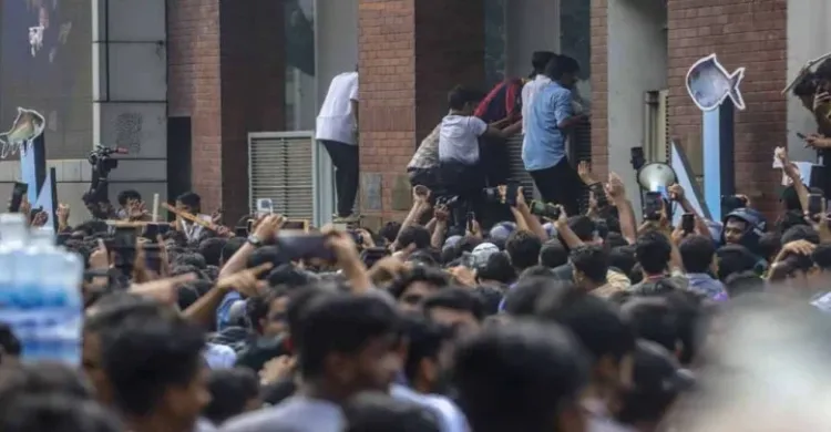 সচিবালয়ে হামলা ও হত্যাচেষ্টার অভিযোগে ১২০০ জনের বিরুদ্ধে মামলা