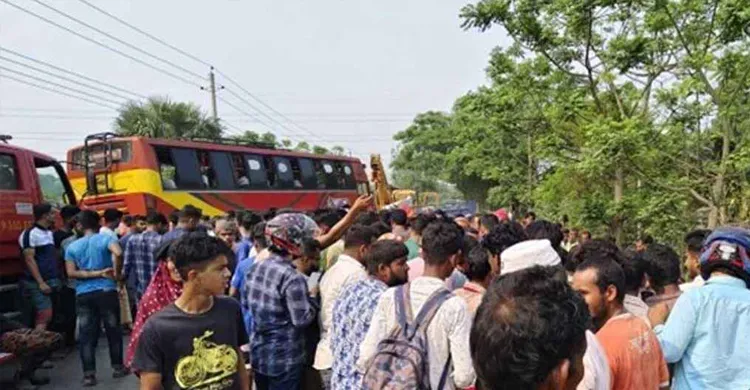 ফরিদপুরে দুই বাসের সংঘর্ষে নিহত  ৩