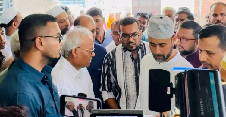 মাইলস্টোন ট্র্যাজেডিতে নিহত ভাই-বোনের পরিবারের পাশে রিজভী