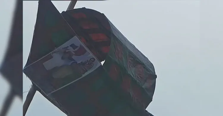 কুড়িগ্রামে রাতে রাস্তায় ঝুলন্ত ‘নৌকা’, গ্রেপ্তার ১