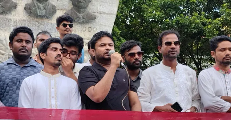 রাবি উপাচার্যের চেয়ার টেনে পদ্মা নদীতে ফেলার আহবান ছাত্রদল সভাপতির