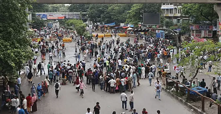 জুলাই সনদের দাবিতে শাহবাগ অবরোধ