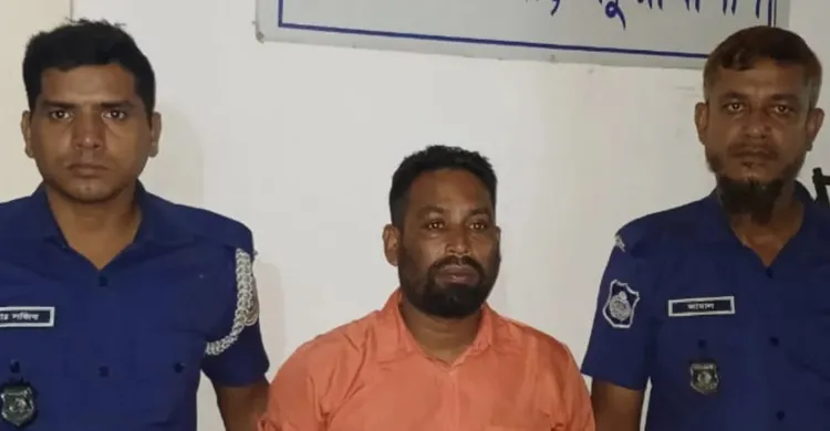 মসজিদের রড নেওয়ার অভিযোগে স্বেচ্ছাসেবক দল নেতা গ্রেপ্তার