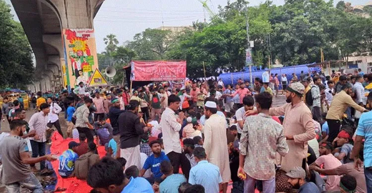 জুলাই সনদের দাবিতে দ্বিতীয় দিনেও শাহবাগ অবরোধ, জনজীবনে দুর্ভোগ