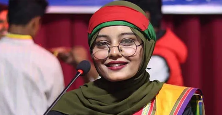 ফেসবুক লাইভে রাজনীতি ছাড়ার ঘোষণা দিলেন বৈষম্যবিরোধী নেত্রী লিজা