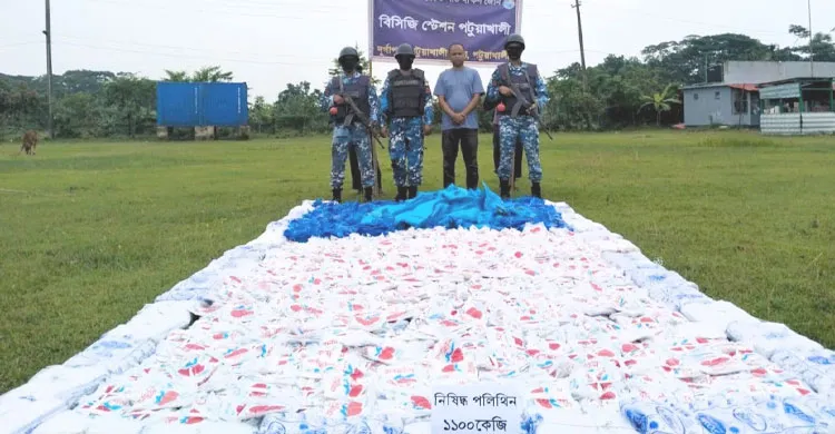 পটুয়াখালীতে যৌথ অভিযানে ১,১০০ কেজি নিষিদ্ধ পলিথিন জব্দ