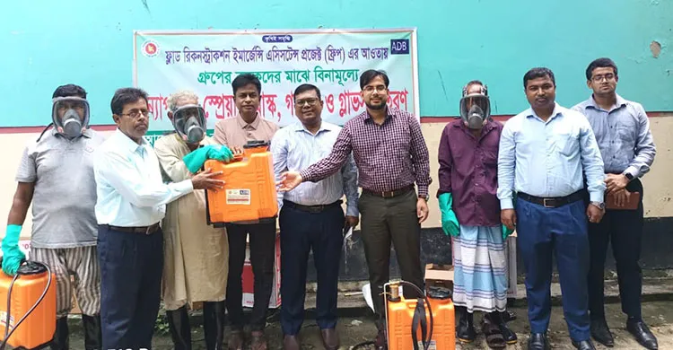 নবীনগরে কৃষকদের মাঝে বিনামূল্যে কীটনাশক সেফটি কিট বিতরণ