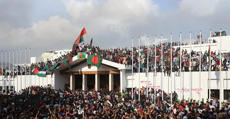 ‘ওরা বিপ্লবটাকে বিক্রি করে দিচ্ছে’