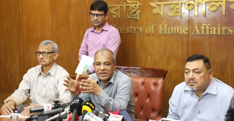 নির্বাচনের আগে লটারির মাধ্যমে এসপি-ওসিদের বদলি: স্বরাষ্ট্র উপদেষ্টা