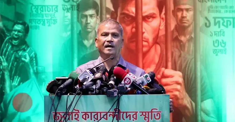 জুলাই শহীদদের যেন ভুলে না যাই: আসিফ নজরুল