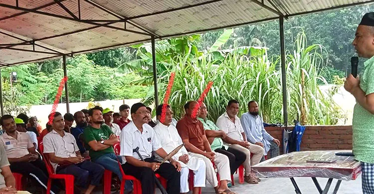 প্রতিবেশীদের সঙ্গে কৃষিবিদ তুহিনের মতবিনিময় সভায় আ.লীগ নেতাদের উপস্থিতি: সমালোচনার ঝড়