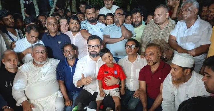 ফুটবলের বিস্ময়কর বালক সোহানের পরিবারের পাশে বিএনপি নেতা