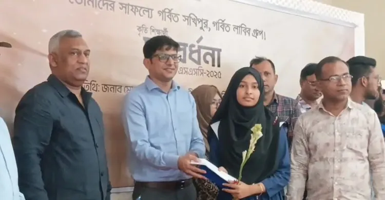 ক্রেস্ট ও ১০ হাজার টাকা সম্মানী পেল ২০৫ জন