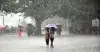 সাত সকালে বৃষ্টিতে ভিজল ঢাকা, কমতে পারে তাপমাত্রা