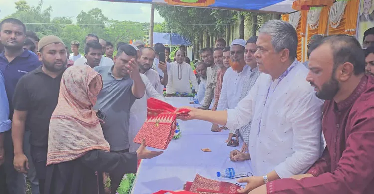 শ্রীপুরে খালেদা জিয়ার জন্মদিনে দোয়া, দুস্থদের মধ্যে বস্ত্র বিতরণ
