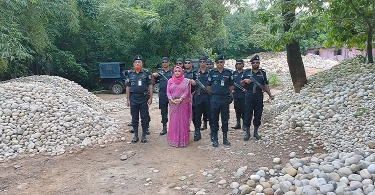 জৈন্তাপুরে জাফলং থেকে লুট হওয়া ৭ হাজার ঘনফুট পাথর উদ্ধার