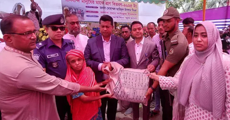 গোলাকান্দাইলে পানিবন্দিদের মাঝে ত্রাণ বিতরণ, দুটি পাম্পের উদ্বোধন