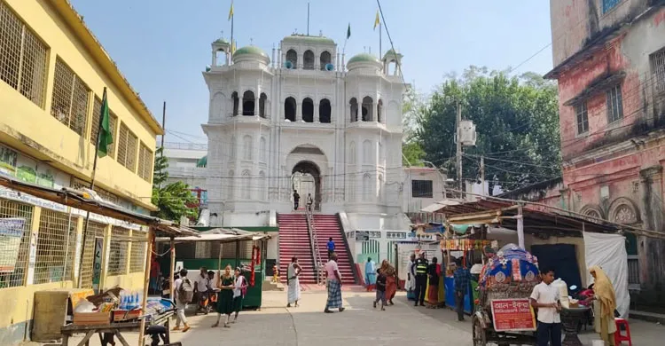 নারায়ণগঞ্জে ৫ শত বছরের পুরনো আধ্যাত্মিক অলৌকিক কদম রসুল দরগাহ