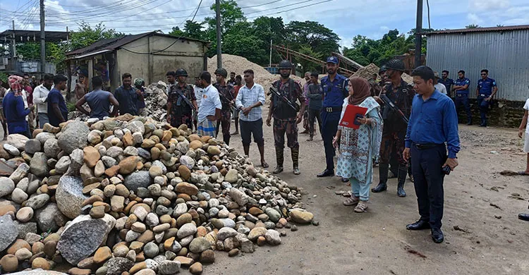 জৈন্তাপুরে আরও ১৪ হাজার ঘনফুট পাথর জব্দ, নদীতে পুনঃস্থাপনের উদ্যোগ