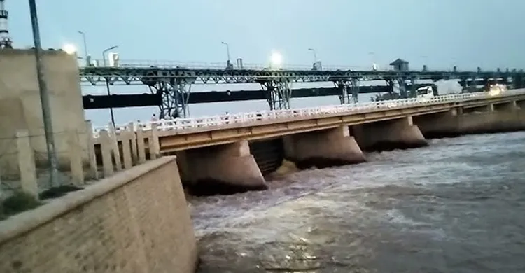 ভারতের বর্ষণে পাকিস্তানে বন্যা শঙ্কা, পাঞ্জাবে জারি উচ্চ সতর্কতা