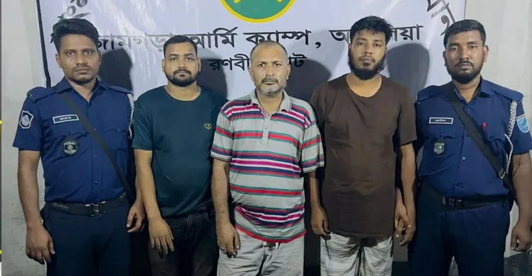 আশুলিয়ায় চাঁদাবাজির অভিযোগে হাতকাটা টিপুসহ ৩ জন গ্রেফতার