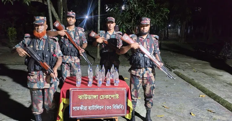 সাতক্ষীরা বিজিবির অভিযানে ১৪ বোতল ভারতীয় মদসহ প্রায় ছয় লক্ষ টাকার ভারতীয় মালামাল জব্দ