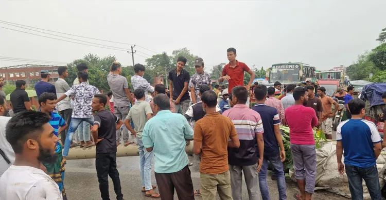 রূপগঞ্জে বকেয়া বেতন দাবিতে শ্রমিক অসন্তোষ, ঢাকা-সিলেট মহাসড়ক অবরোধ
