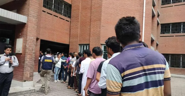 তিন হলে ভোট গণনা শেষ, ফল প্রকাশ অপেক্ষমাণ