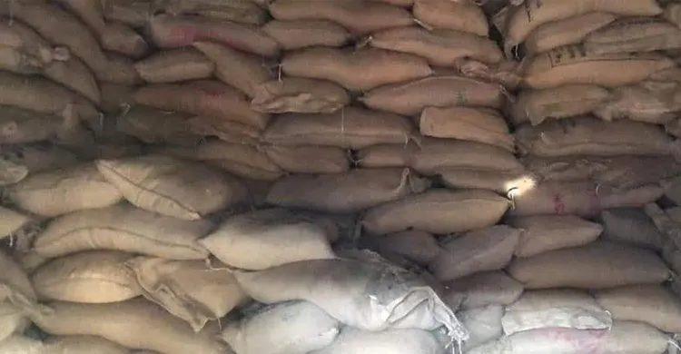 কমলনগরে খাদ্যবান্ধবের চালে ভেজালের অভিযোগ