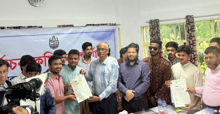 চাকসু নির্বাচনের মনোনয়নপত্র সংগ্রহ চবি ছাত্রদলের