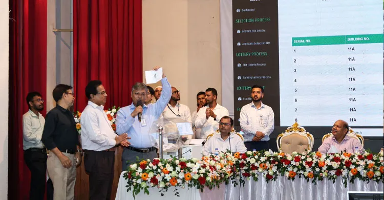 উত্তরায় রাজউকের এপার্টমেন্ট প্রকল্পে ফ্ল্যাট ও কার পার্কিং আইডি বরাদ্দের লটারি অনুষ্ঠিত