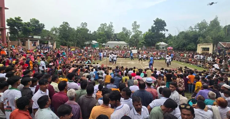 টাঙ্গাইলে নারীদের কাবাডি খেলায় মাতলো হাজারো দর্শক