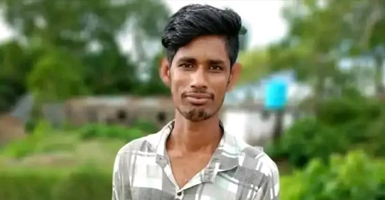 পরিবারের লোকদের ঘরে আটকে রেখে বাহিরে যুবককে কুপিয়ে হত্যা