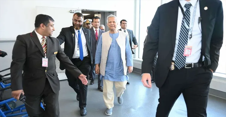 জাতিসংঘের অধিবেশনে যোগ দিতে নিউইয়র্ক পৌঁছেছেন প্রধান উপদেষ্টা