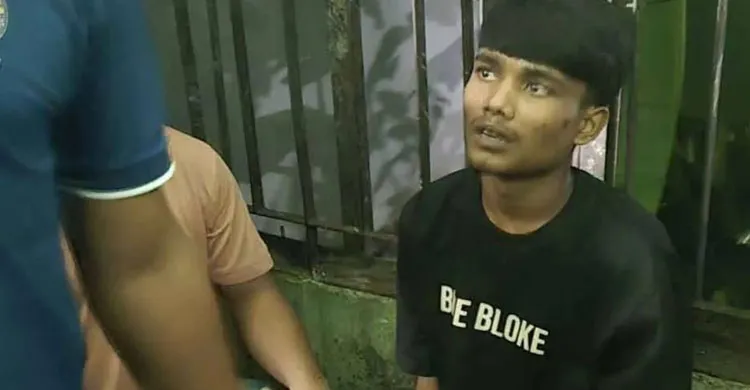 ঢাবিতে সন্দেহজনক যুবক আটক, পুরনো চুরির ঘটনার সঙ্গে সম্পৃক্ততার অভিযোগ