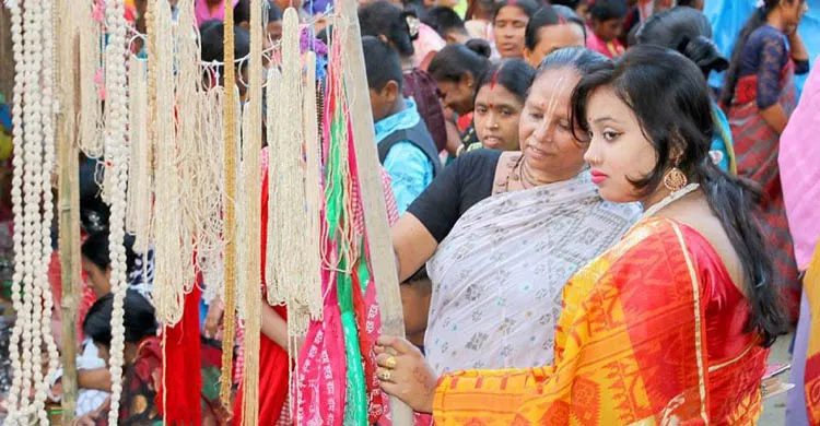 ফুলবাড়ীতে ঐতিহাসিক বউমেলা, যেখানে ক্রেতা শুধুই নারী