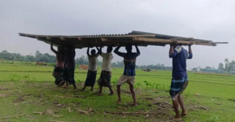 দুধকুমার নদে এক রাতেই বিলীন ৫০ পরিবারের স্বপ্ন