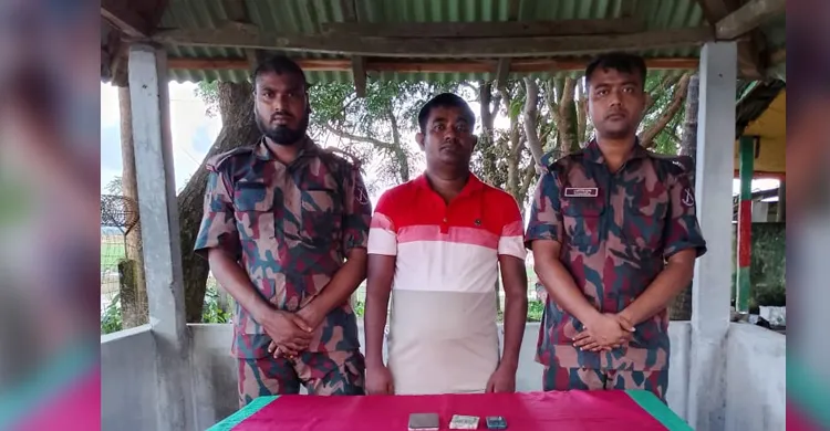 কক্সবাজারে বিজিবির অভিযানে ইয়াবা গডফাদার মনির আটক
