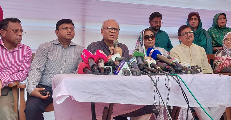 গরু ছাড়াই ঘানি টানা সেই প্রবীণ দম্পতির পাশে দাঁড়ালেন তারেক রহমান