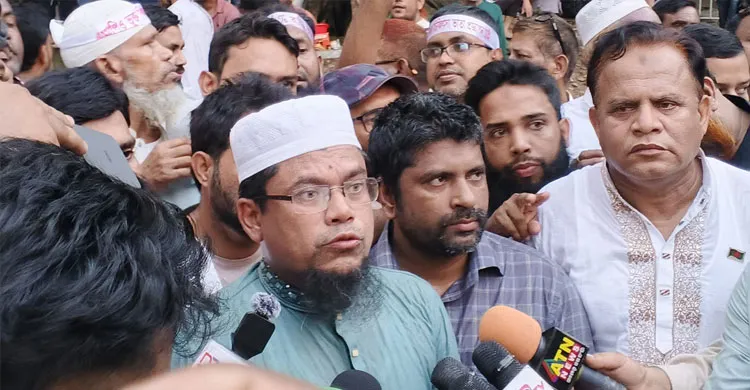 মাজারগেটে অবস্থান বেসরকারি এমপিওভুক্ত শিক্ষকদের, মার্চ টু সচিবালয় স্থগিত