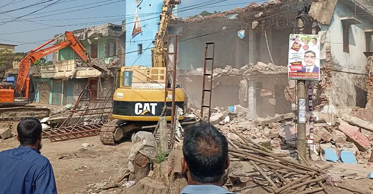 শ্যামনগরে আঞ্চলিক মহাসড়কের দুই পাশের অবৈধ স্থাপনা উচ্ছেদ
