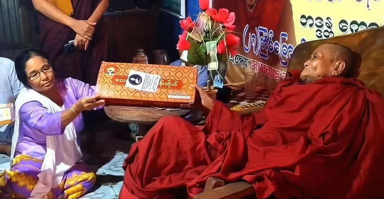 পটুয়াখালীতে বৌদ্ধ ধর্মাবলম্বীদের কঠিন চীবর দান উৎসব শুরু