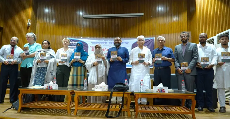 ঢাবিতে প্রকাশনা উৎসবে গুমের শিকার স্বজনদের হৃদয়স্পর্শী পুনর্মিলন