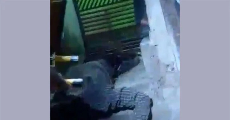 পুরান ঢাকায় বাসার সিঁড়িতে শিক্ষার্থীর মরদেহ
