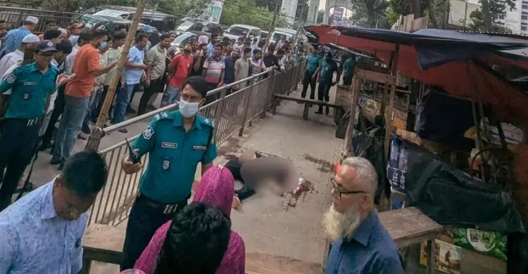 মেট্রোরেলের পিলারের বিয়ারিং প্যাড পড়ে পথচারীর মৃত্যু