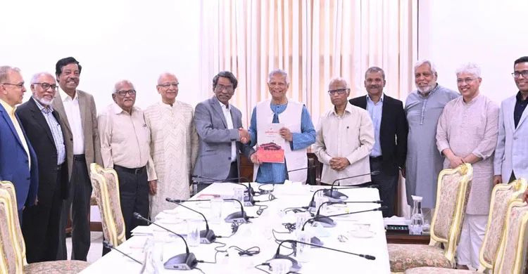 জাতীয় ঐকমত্য কমিশন সরকারকে তিন ভাগে জুলাই সনদ বাস্তবায়নের সুপারিশ করেছে