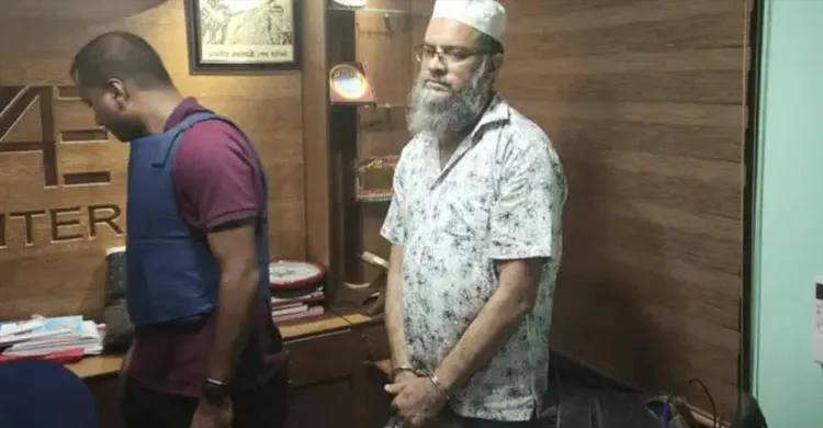 জুলাই আন্দোলনে গুলি: অস্ত্রসহ সাবেক ছাত্রলীগ নেতা টিপু গ্রেফতার