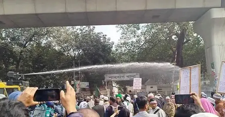 ইবতেদায়ি শিক্ষকদের ওপর পুলিশের জলকামান ও সাউন্ড গ্রেনেড