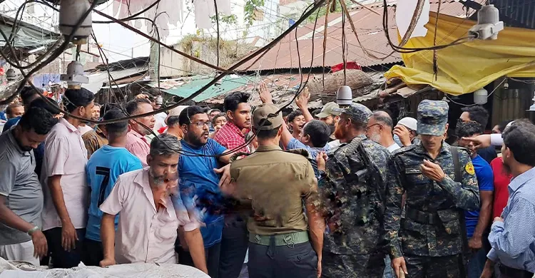 নরসিংদীতে ভ্রাম্যমাণ আদালতের ওপর হামলা, নেপথ্যে কারা?