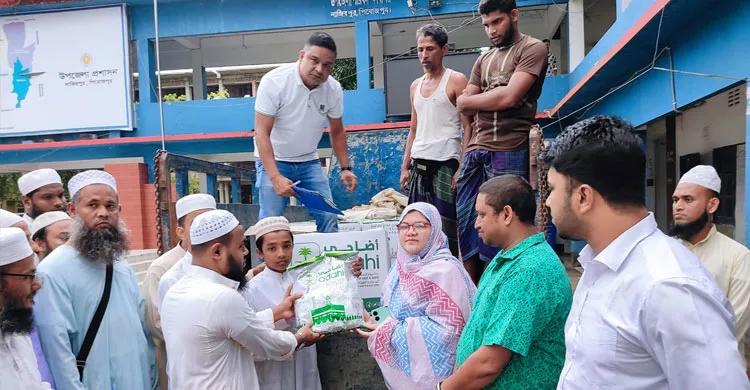 সৌদির কোরবানির মাংস পেল নাজিরপুরের এতিমরা